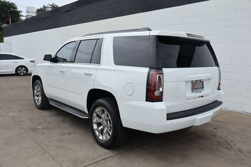 GMC Yukon Vehicle Full-screen Gallery Image 13