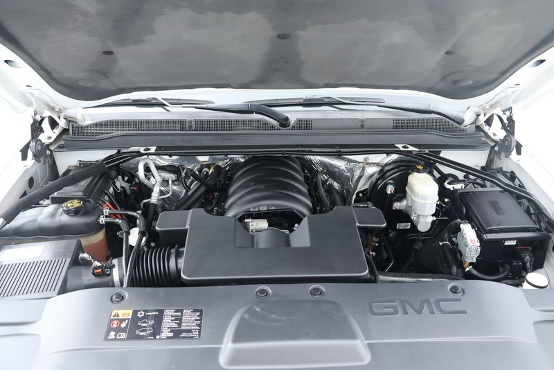 GMC Yukon Vehicle Full-screen Gallery Image 17