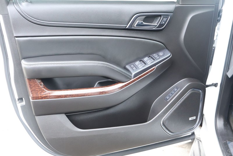 GMC Yukon Vehicle Full-screen Gallery Image 19