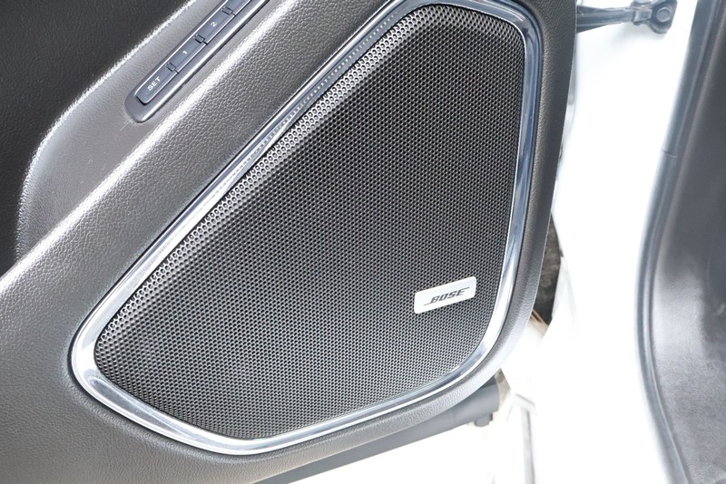 GMC Yukon Vehicle Full-screen Gallery Image 20