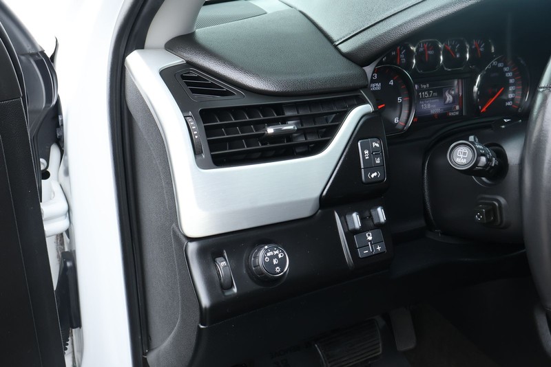 GMC Yukon Vehicle Full-screen Gallery Image 22