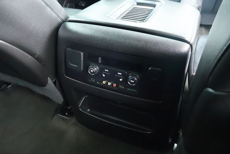 GMC Yukon Vehicle Full-screen Gallery Image 31