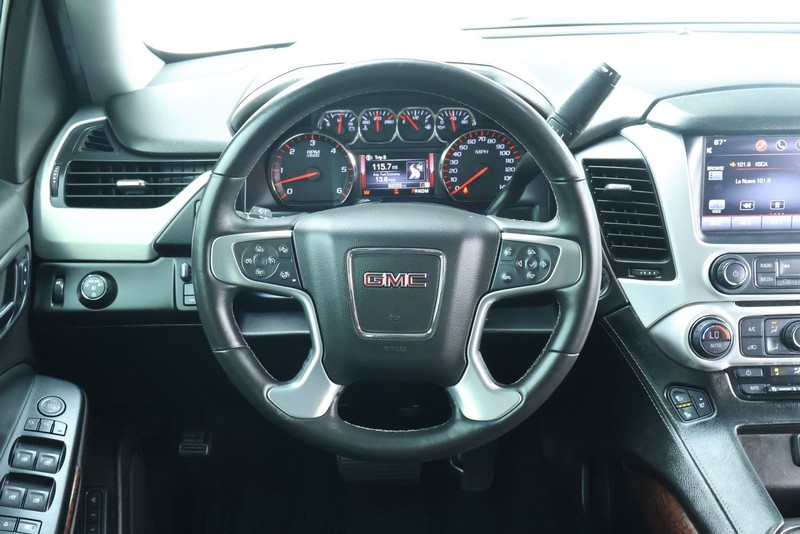 GMC Yukon Vehicle Full-screen Gallery Image 35
