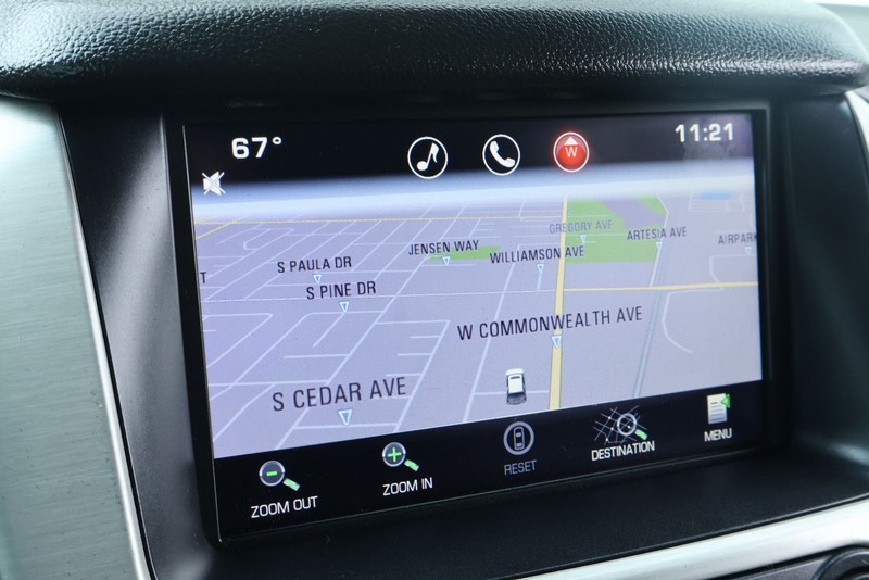 GMC Yukon Vehicle Full-screen Gallery Image 40