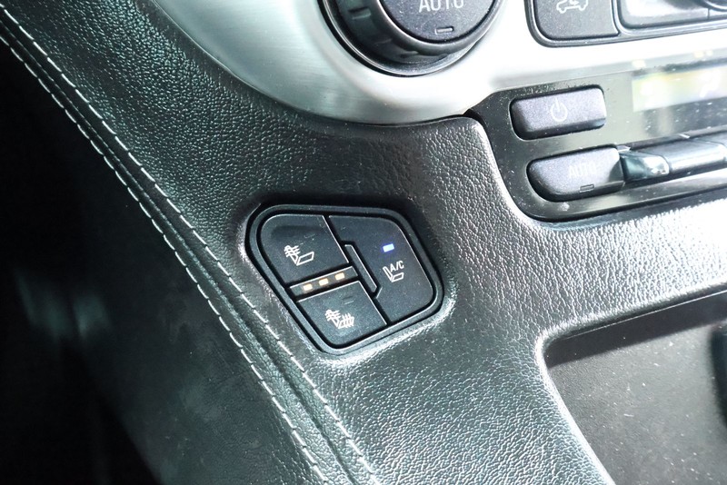 GMC Yukon Vehicle Full-screen Gallery Image 43