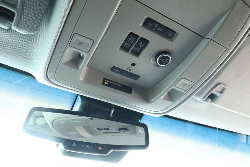 GMC Yukon Vehicle Full-screen Gallery Image 44