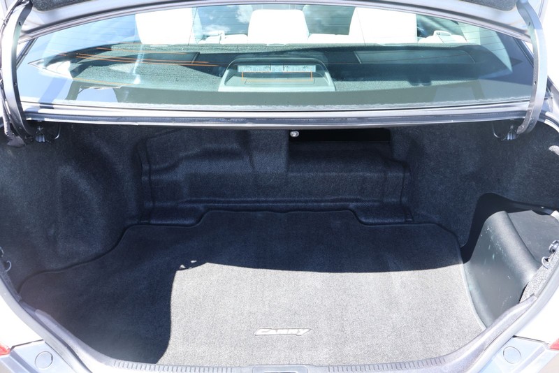 Toyota Camry Hybrid Vehicle Full-screen Gallery Image 09