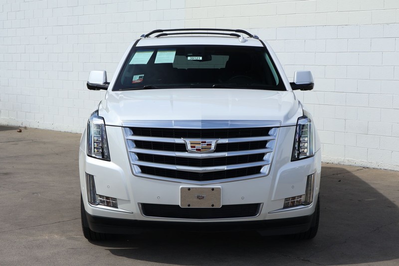 Cadillac Escalade ESV Vehicle Full-screen Gallery Image 02