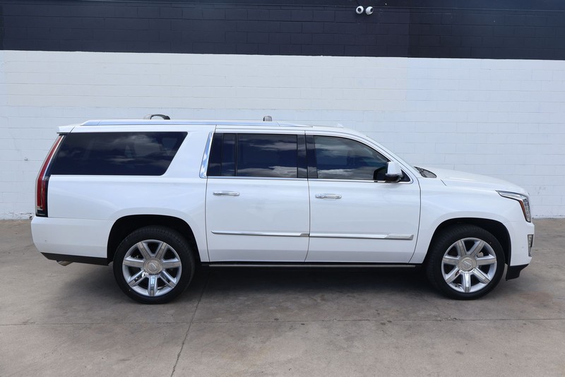 Cadillac Escalade ESV Vehicle Full-screen Gallery Image 04