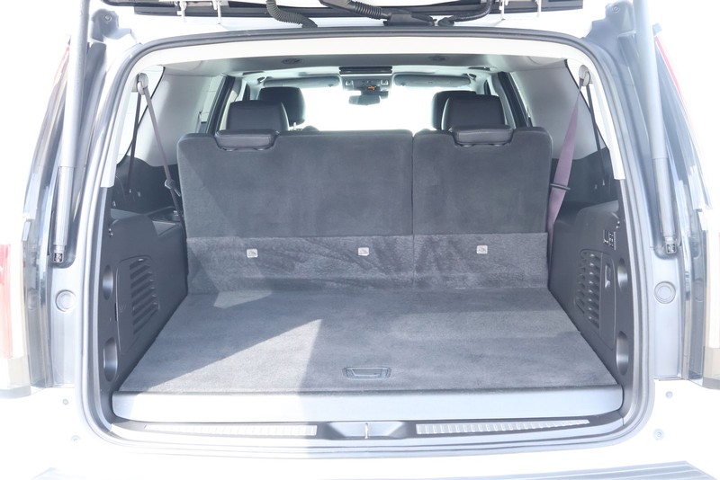 Cadillac Escalade ESV Vehicle Full-screen Gallery Image 09