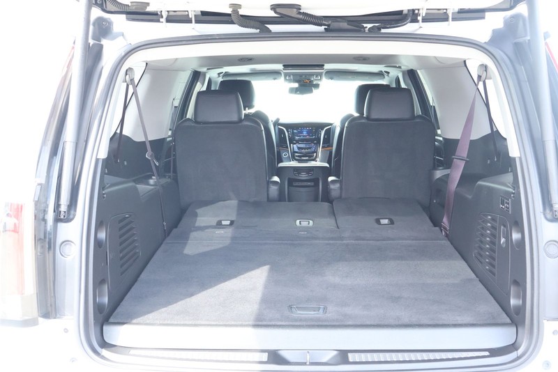 Cadillac Escalade ESV Vehicle Full-screen Gallery Image 11