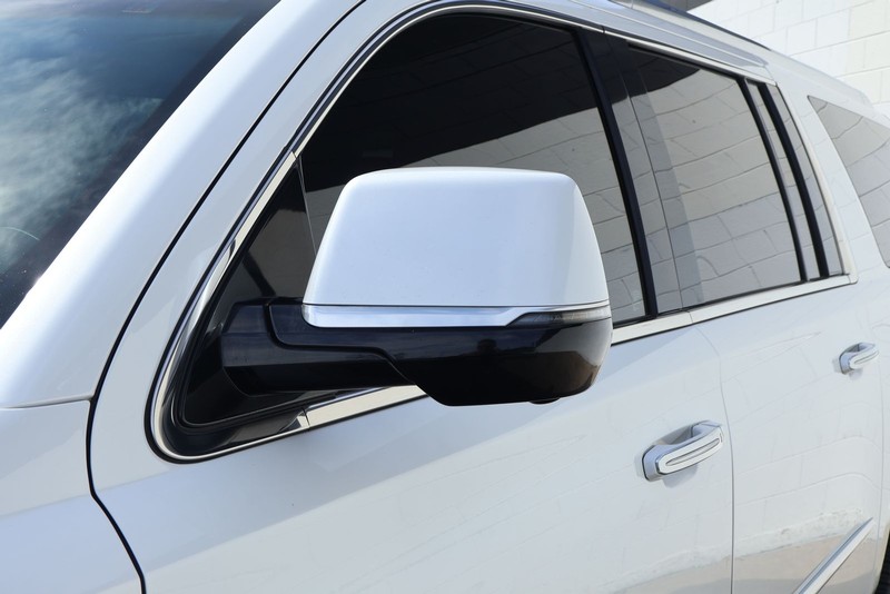 Cadillac Escalade ESV Vehicle Full-screen Gallery Image 16