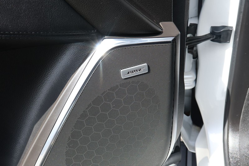 Cadillac Escalade ESV Vehicle Full-screen Gallery Image 21