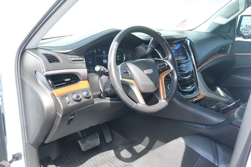 Cadillac Escalade ESV Vehicle Full-screen Gallery Image 22