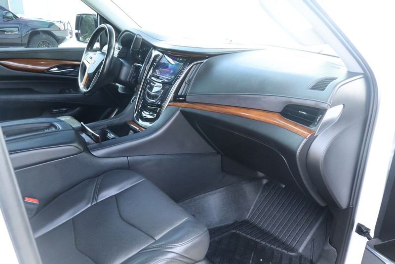 Cadillac Escalade ESV Vehicle Full-screen Gallery Image 27