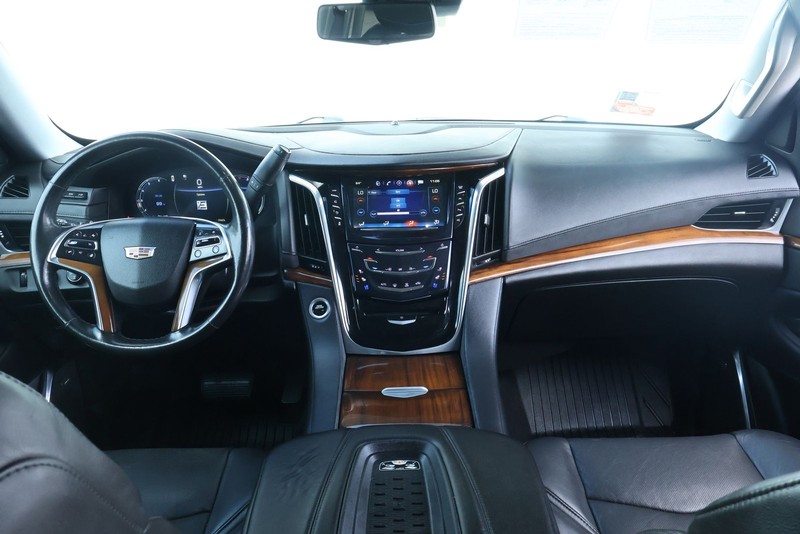 Cadillac Escalade ESV Vehicle Full-screen Gallery Image 34