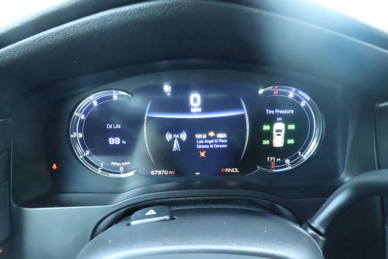 Cadillac Escalade ESV Vehicle Full-screen Gallery Image 35