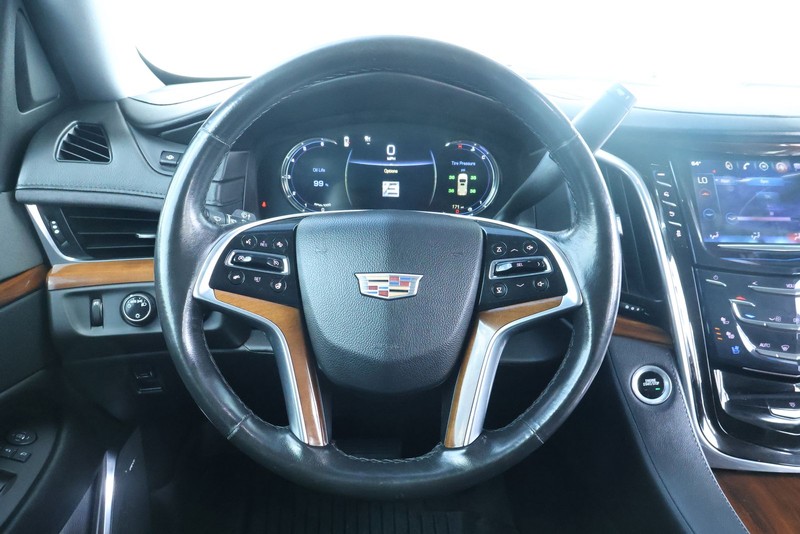 Cadillac Escalade ESV Vehicle Full-screen Gallery Image 36