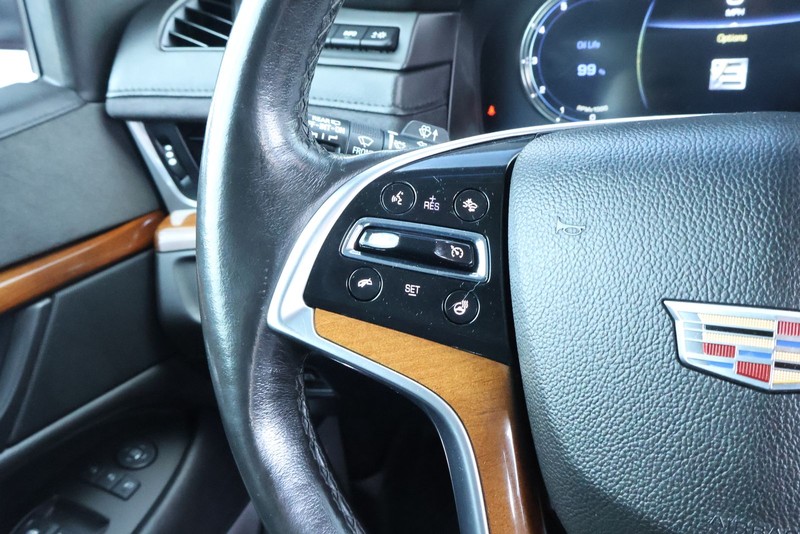 Cadillac Escalade ESV Vehicle Full-screen Gallery Image 37