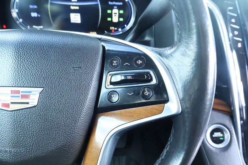 Cadillac Escalade ESV Vehicle Full-screen Gallery Image 38