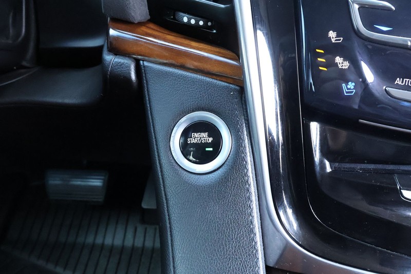 Cadillac Escalade ESV Vehicle Full-screen Gallery Image 39