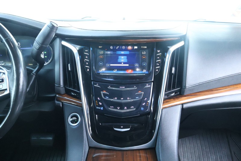 Cadillac Escalade ESV Vehicle Full-screen Gallery Image 40