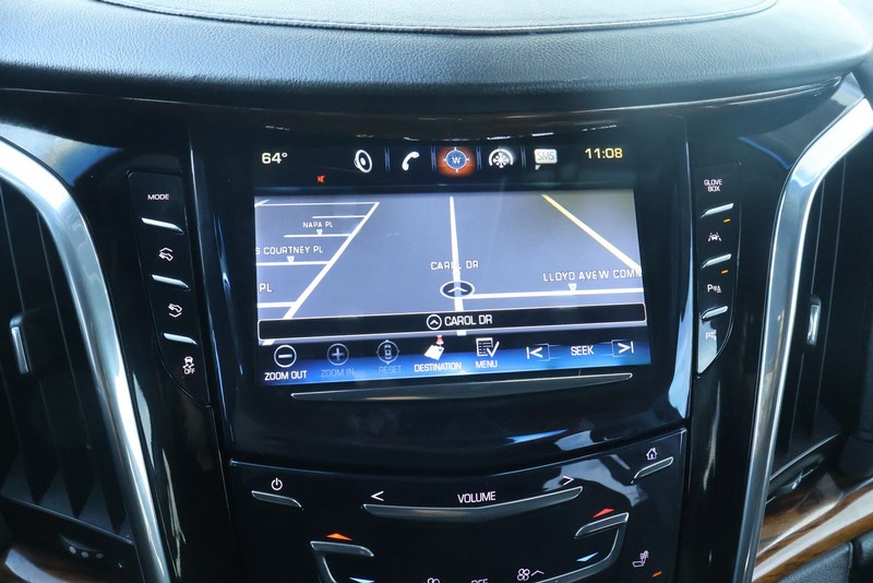 Cadillac Escalade ESV Vehicle Full-screen Gallery Image 41