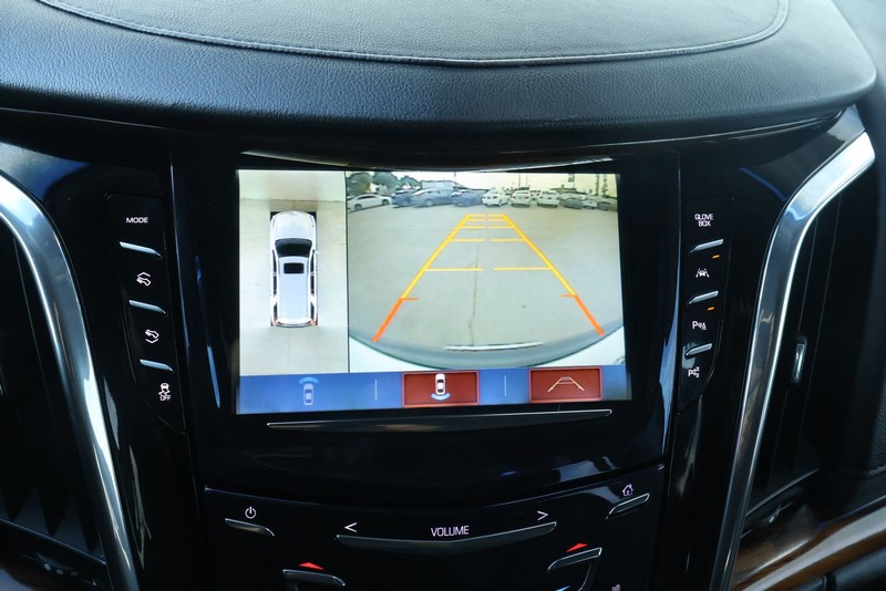 Cadillac Escalade ESV Vehicle Full-screen Gallery Image 42