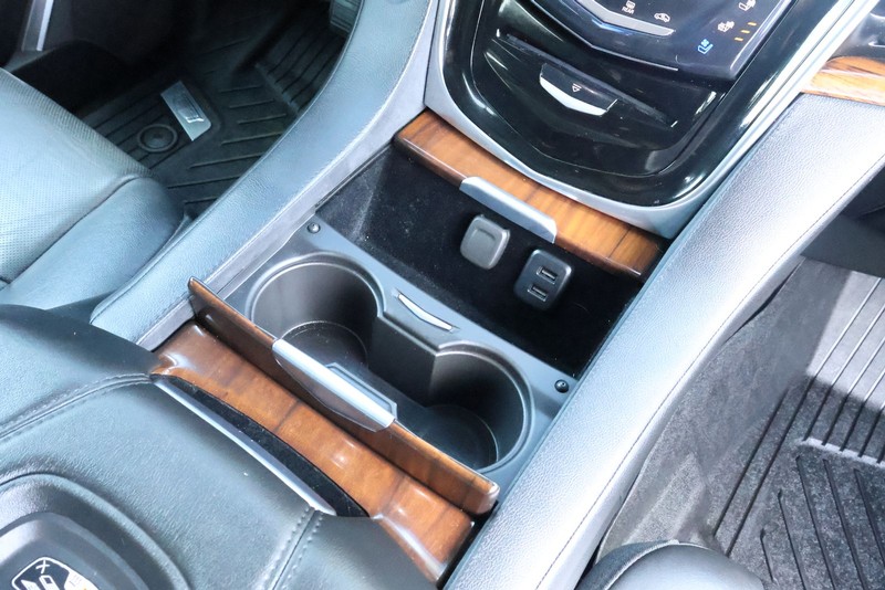 Cadillac Escalade ESV Vehicle Full-screen Gallery Image 44