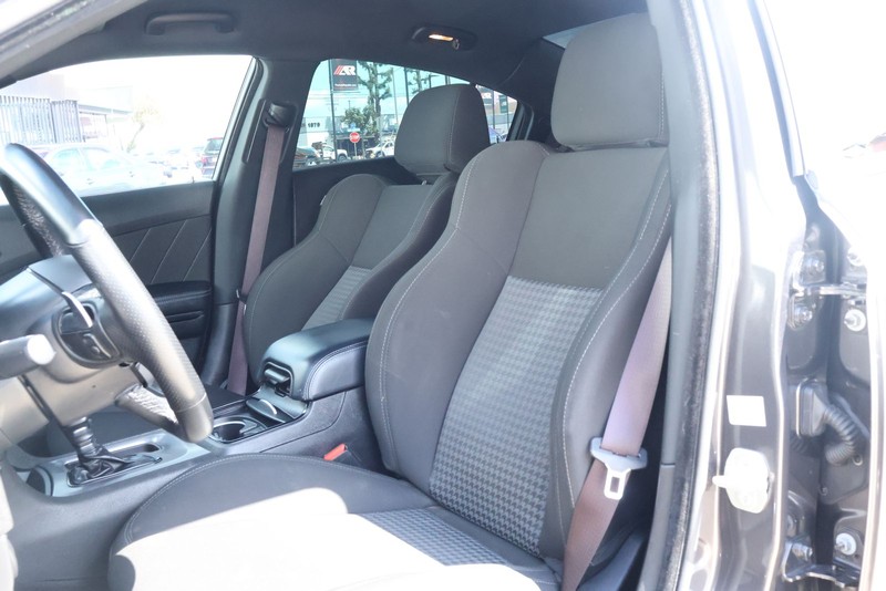 Dodge Charger Vehicle Full-screen Gallery Image 18