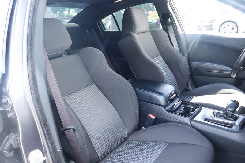 Dodge Charger Vehicle Full-screen Gallery Image 21