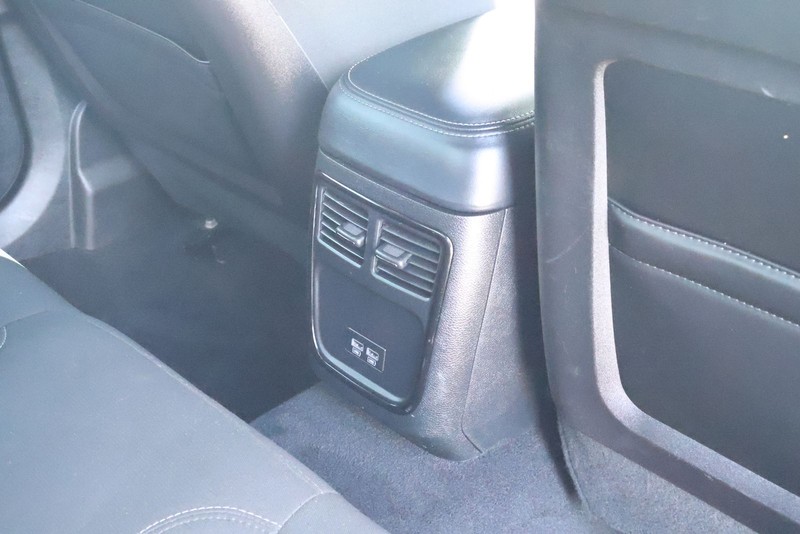 Dodge Charger Vehicle Full-screen Gallery Image 23