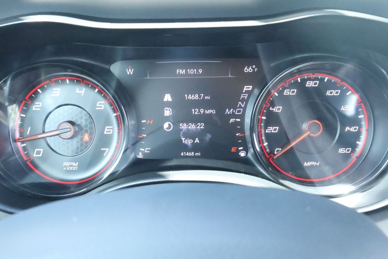 Dodge Charger Vehicle Full-screen Gallery Image 25