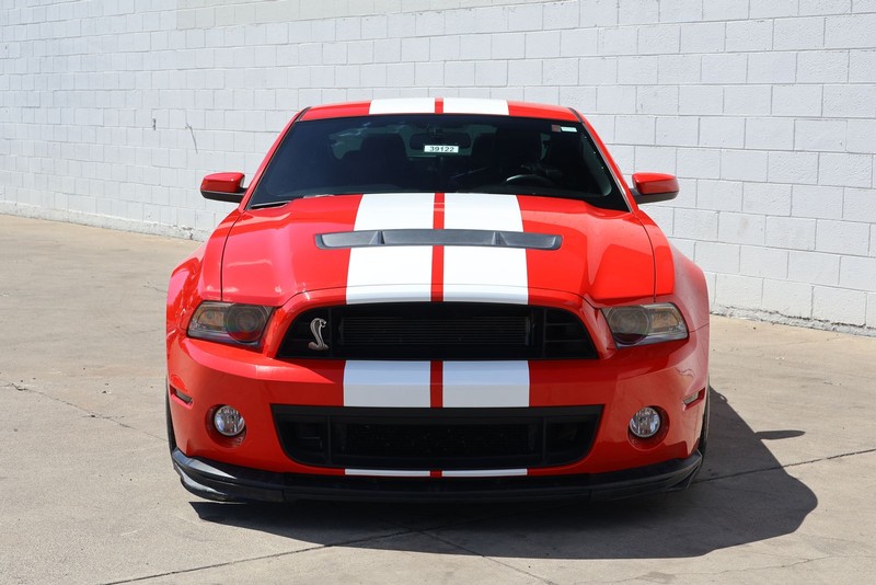 Ford Mustang Vehicle Full-screen Gallery Image 02