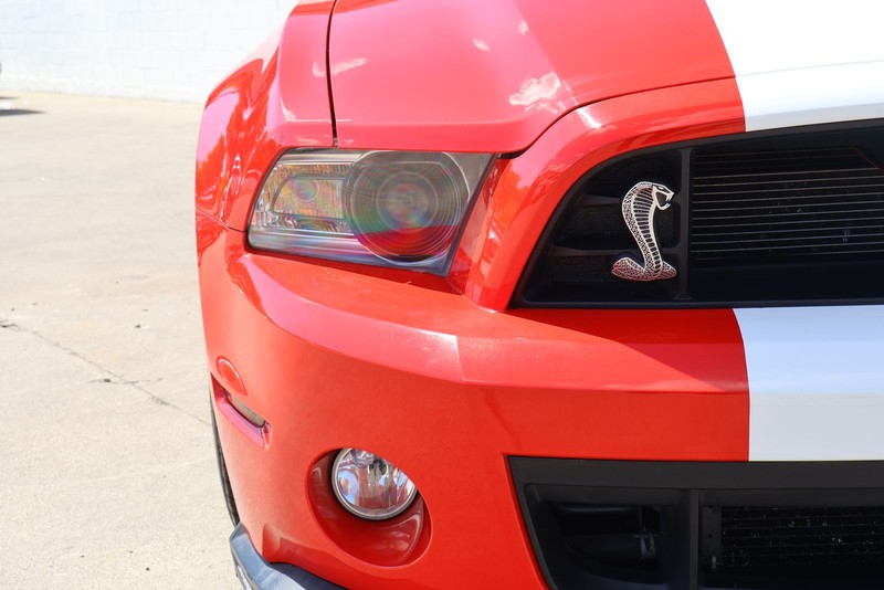 Ford Mustang Vehicle Full-screen Gallery Image 03