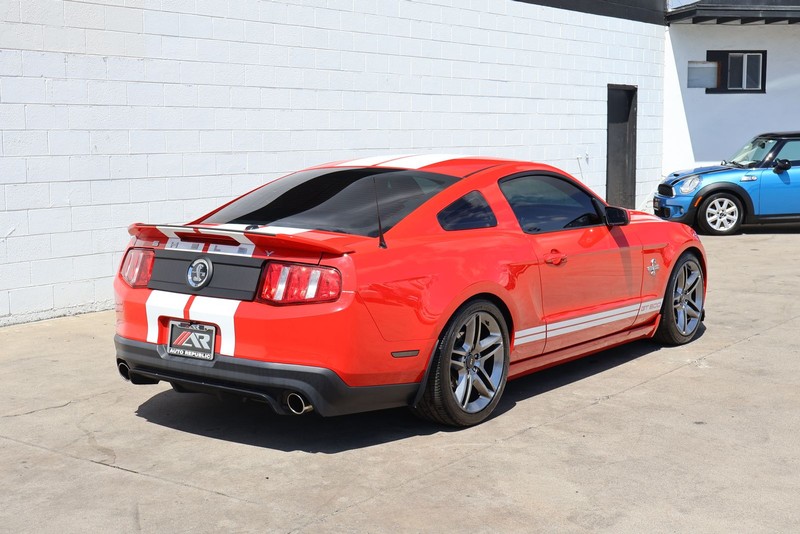 Ford Mustang Vehicle Full-screen Gallery Image 05
