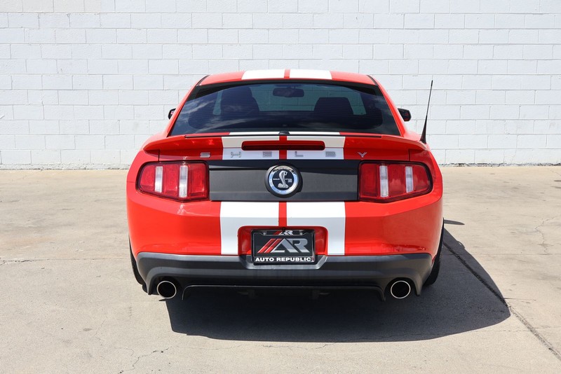 Ford Mustang Vehicle Full-screen Gallery Image 06