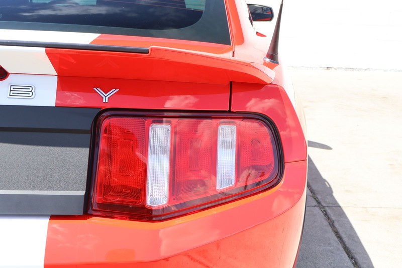 Ford Mustang Vehicle Full-screen Gallery Image 07