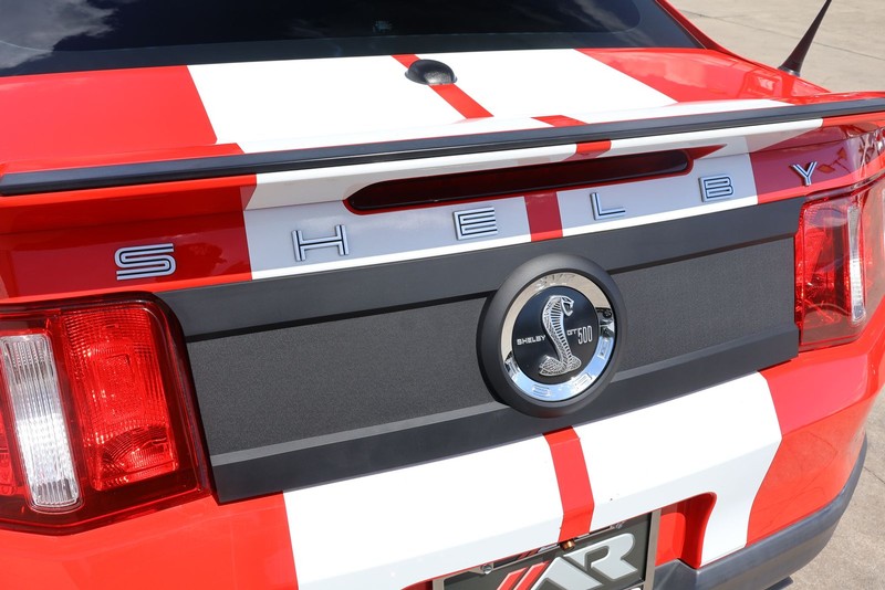 Ford Mustang Vehicle Full-screen Gallery Image 08