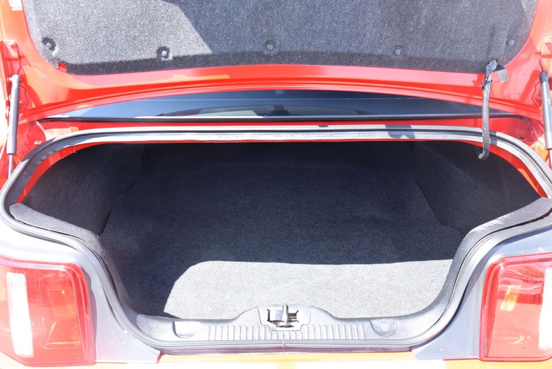 Ford Mustang Vehicle Full-screen Gallery Image 10