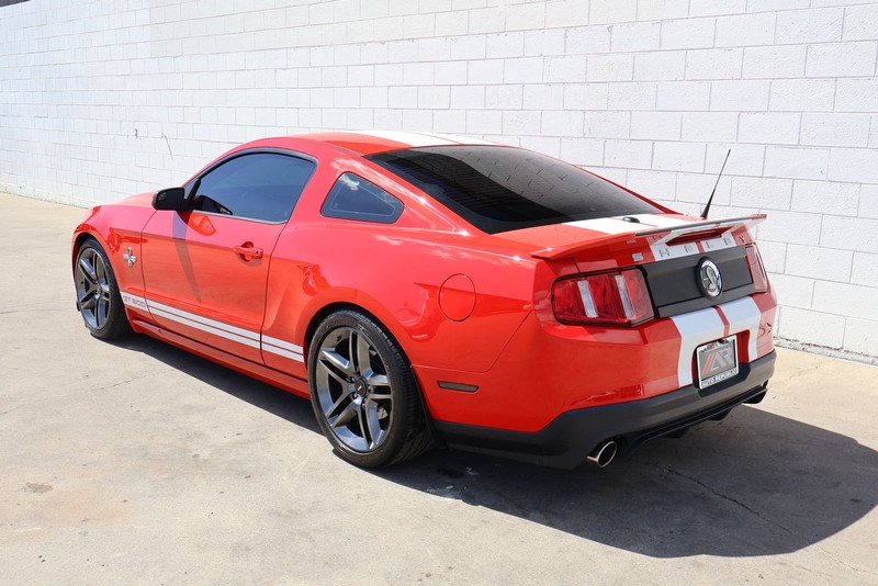Ford Mustang Vehicle Full-screen Gallery Image 11