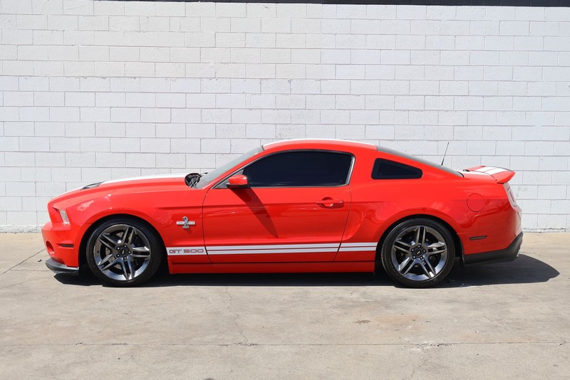 Ford Mustang Vehicle Full-screen Gallery Image 12