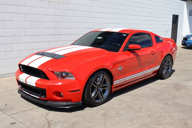 Ford Mustang Vehicle Full-screen Gallery Image 13