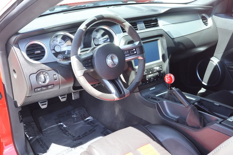 Ford Mustang Vehicle Full-screen Gallery Image 20