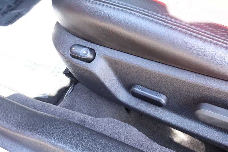 Ford Mustang Vehicle Full-screen Gallery Image 21