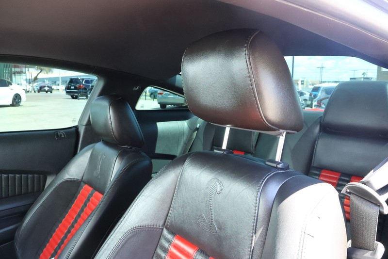 Ford Mustang Vehicle Full-screen Gallery Image 23