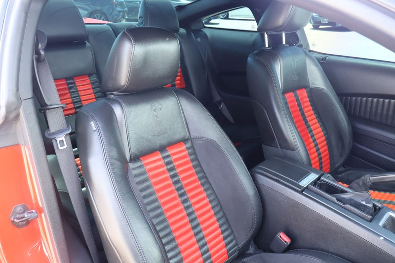 Ford Mustang Vehicle Full-screen Gallery Image 25