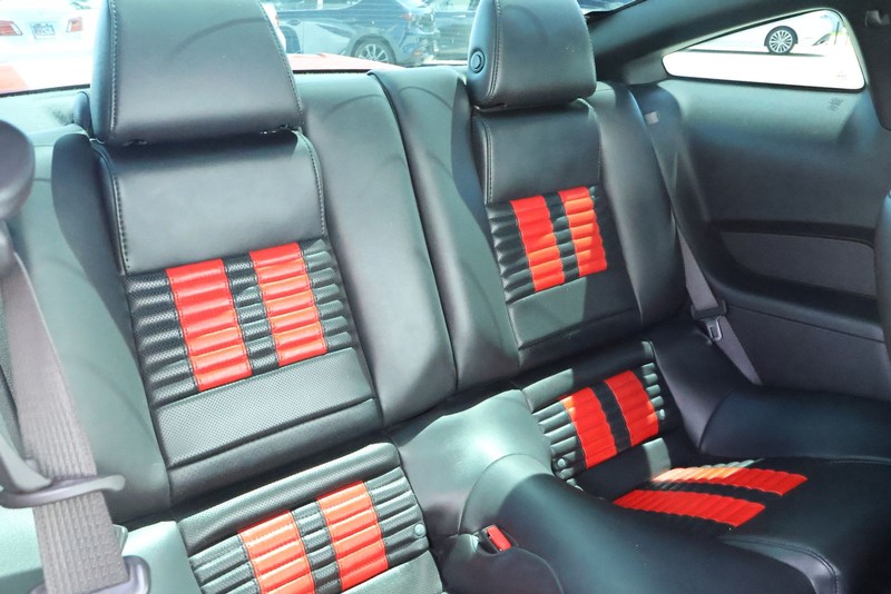 Ford Mustang Vehicle Full-screen Gallery Image 26