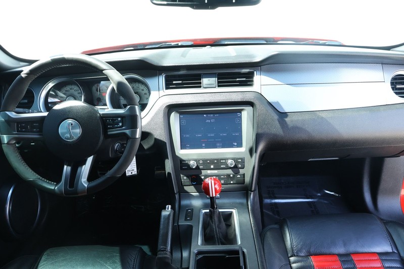 Ford Mustang Vehicle Full-screen Gallery Image 27