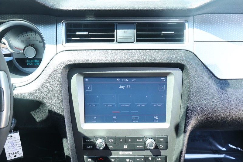 Ford Mustang Vehicle Full-screen Gallery Image 30